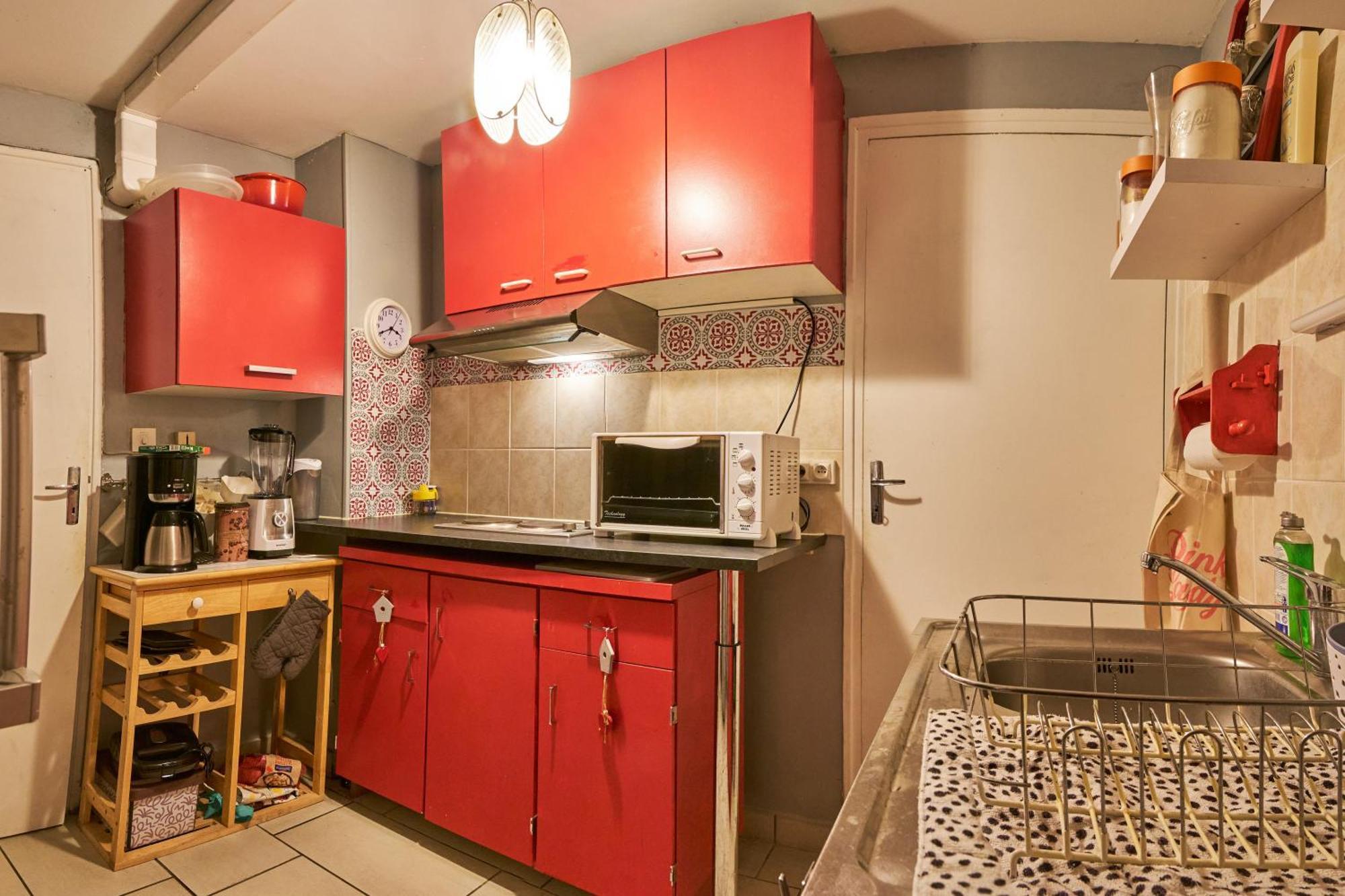 Studio Apartment *